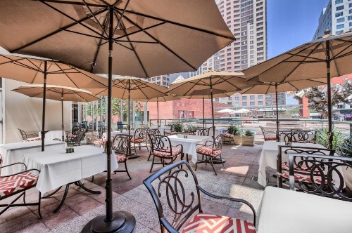 Omni Los Angeles Hotel At California Plaza image 9